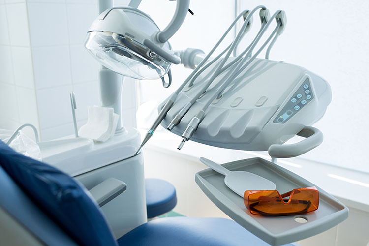 Clínica Dental Andrea Compte, tu Centro Odontológico especializado. Cirugía bucal en Cervera del Maestre. Aparatos de clínica dental.