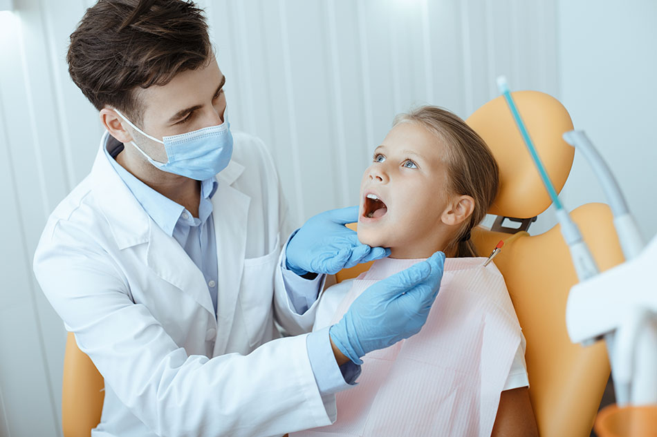 Clínica Dental Andrea Compte, tu Centro Odontológico especializado. Odontopediatría en Benicarló. Chequeo de rutina en odontología pediátrica.